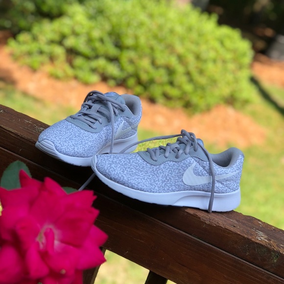 Nike Shoes - Nike Tanjung Shoes
